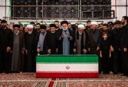 طنین «اللهم لا نعلم منه الا خیرا» در صحن و سرای رضوی؛ آخرین وداع با امام شهید امت در میان دریای اشک و خشم