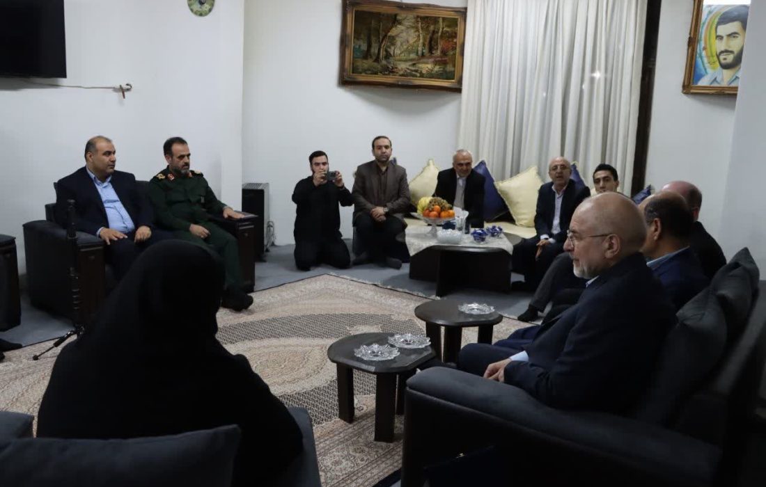 دیدار رئیس مجلس شورای اسلامی و استاندار گیلان از خانواده شهید حسین املاکی